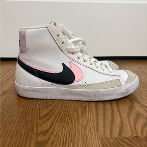 Nike Women's Sneakers - White, Pink, and Black